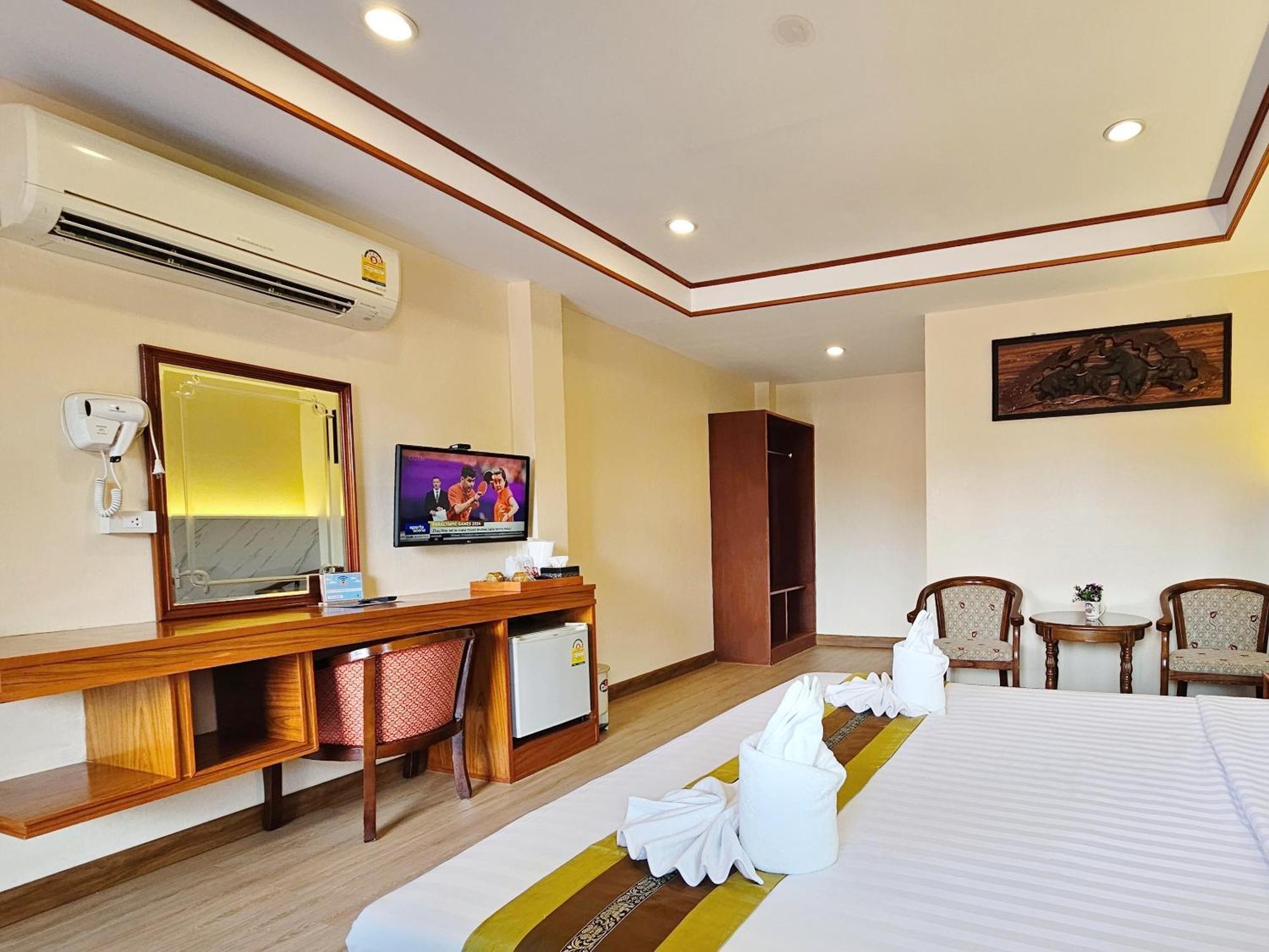 Phaithong Sotel Resort Chalong Exterior photo